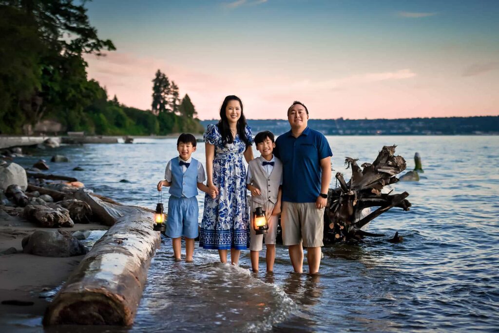 Stanley Park Sea Wall Vancouver Family Photographer